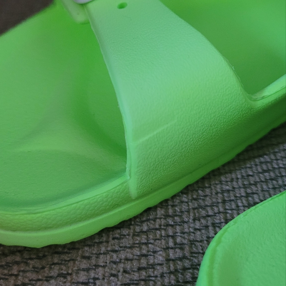NEON GREEN SLIDE SANDALS - Picture 3 of 4